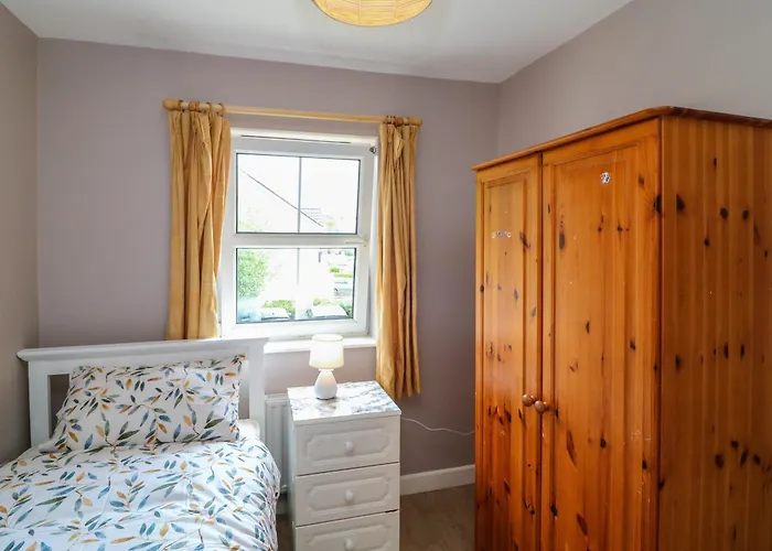 23 Cois Caol * Skibbereen